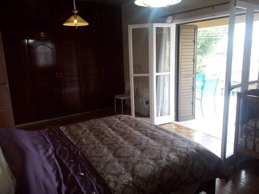 Дромолаксия: Immaculate 4-bed Apartment in Larnaca