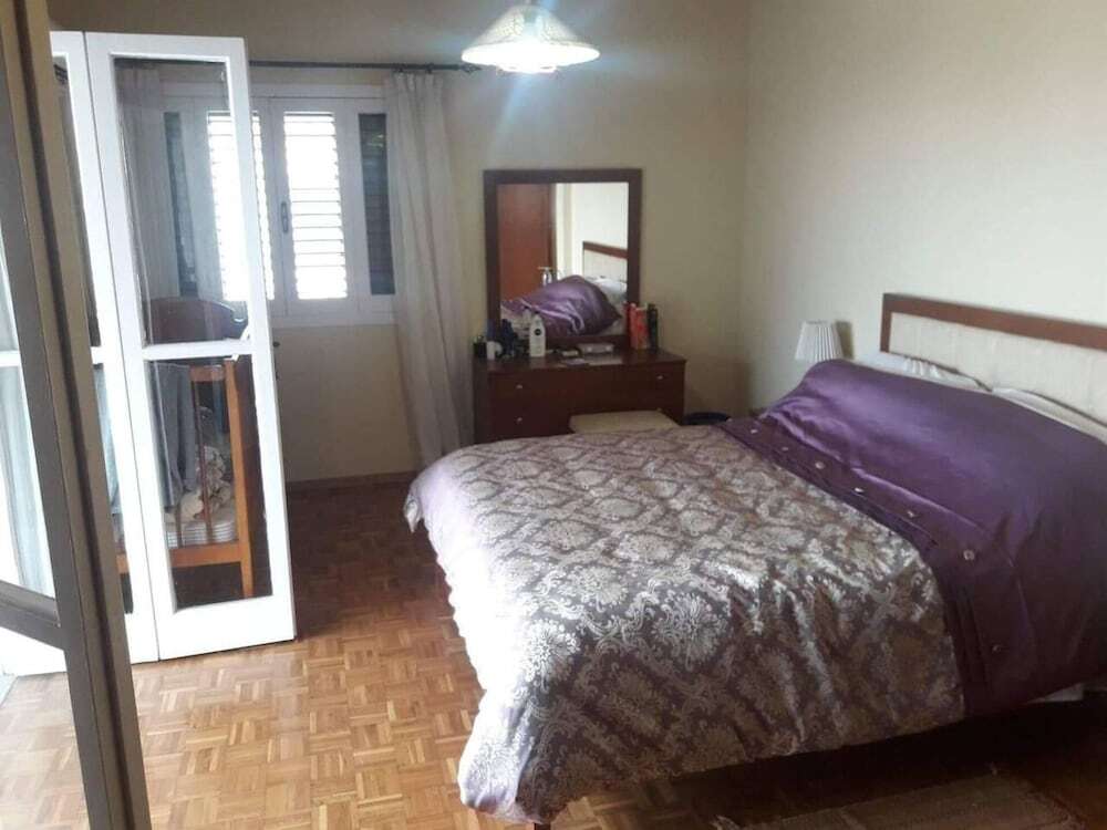 Дромолаксия: Immaculate 4-bed Apartment in Larnaca