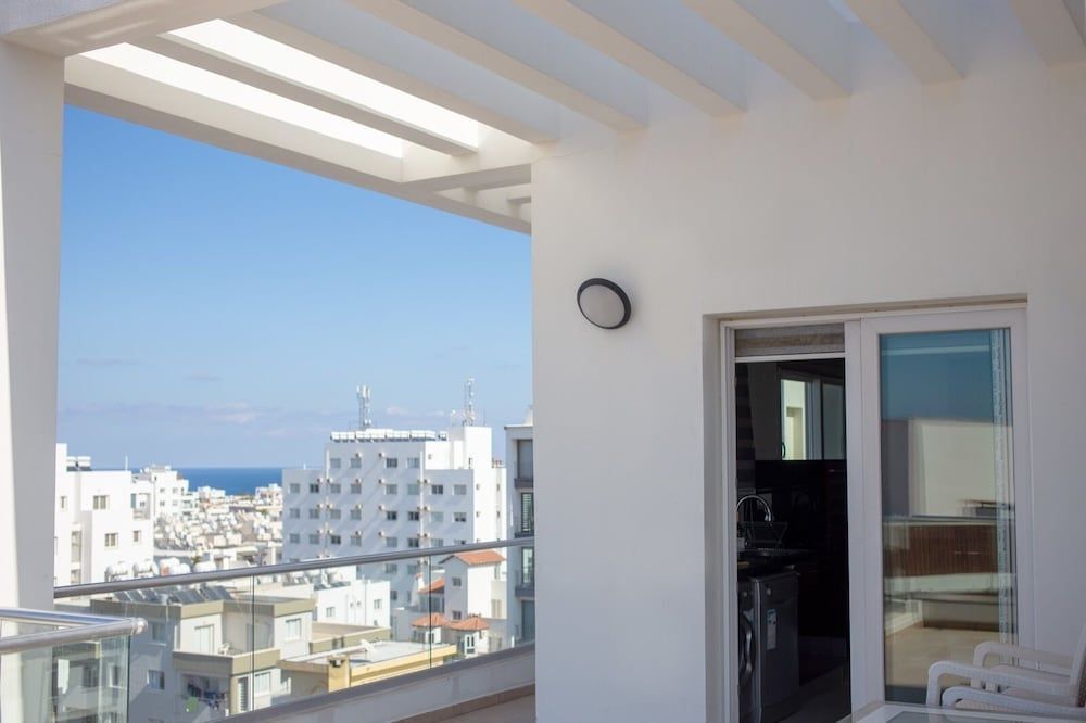 Immaculate 2-bed Penthouse in Kyrenia — фото 1