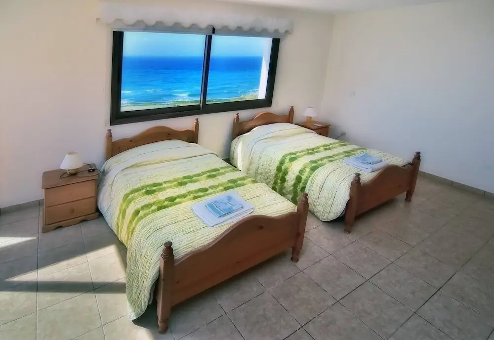 Помос: Villa Only 50m To The Sea, Sleeps 12, Polis