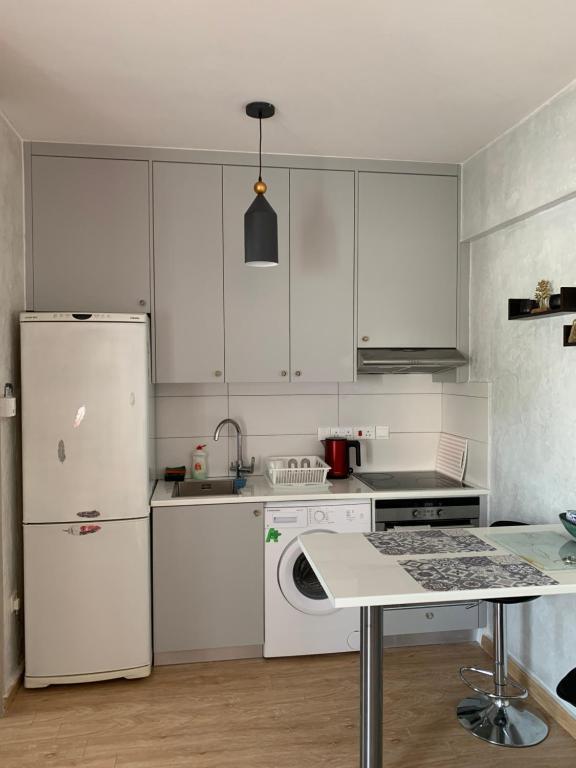 Агиос Тихонас: White Arches Modern Beautiful studio