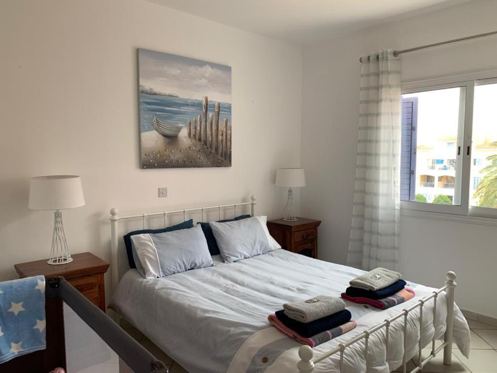 Пафос: Comfortable 2 bedroom apartment in popular Limnaria Gardens