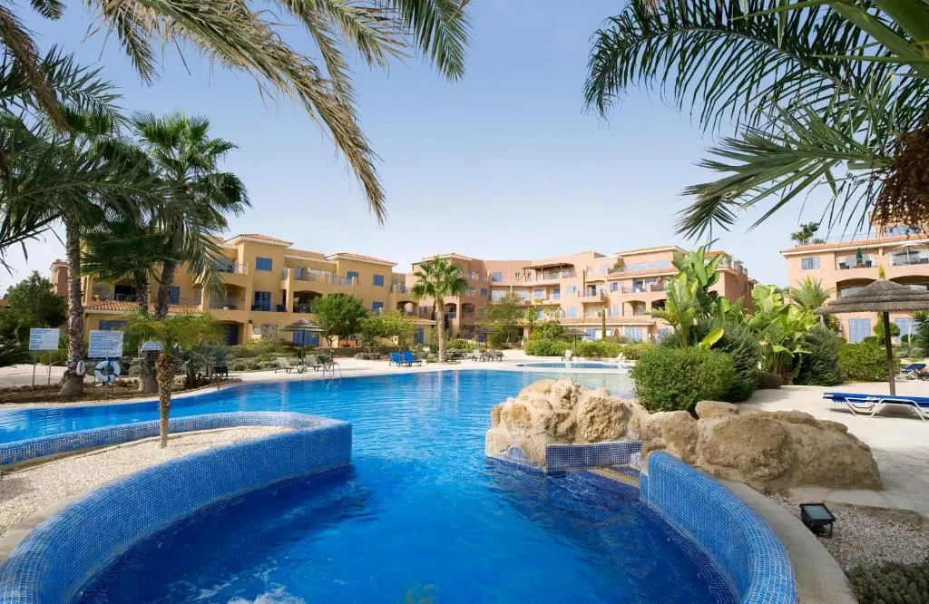 Пафос: Comfortable 2 bedroom apartment in popular Limnaria Gardens