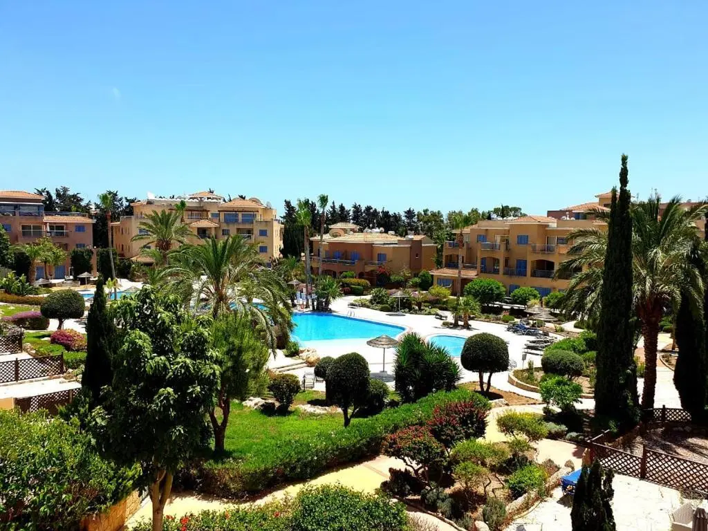 Пафос: Comfortable 2 bedroom apartment in popular Limnaria Gardens