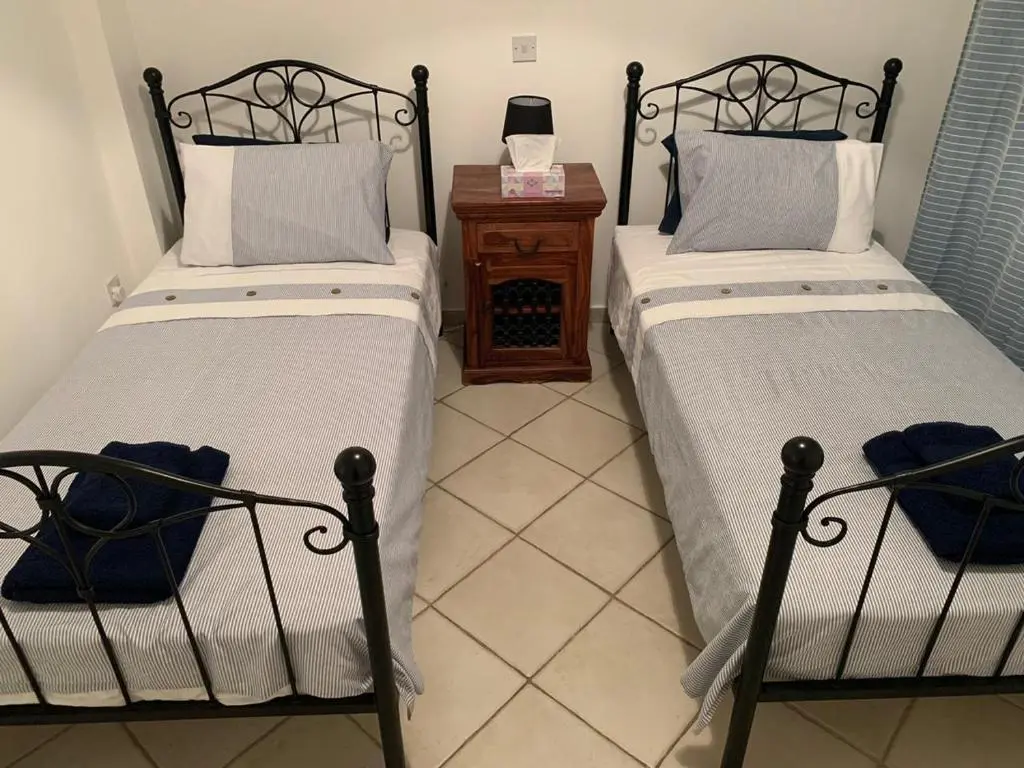 Пафос: Comfortable 2 bedroom apartment in popular Limnaria Gardens