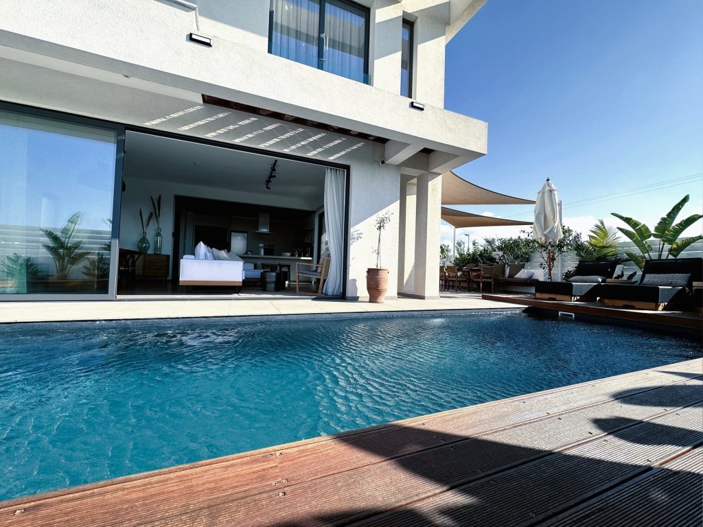 Lora Pearl Luxury Villa By Louis Hotels — фото 1
