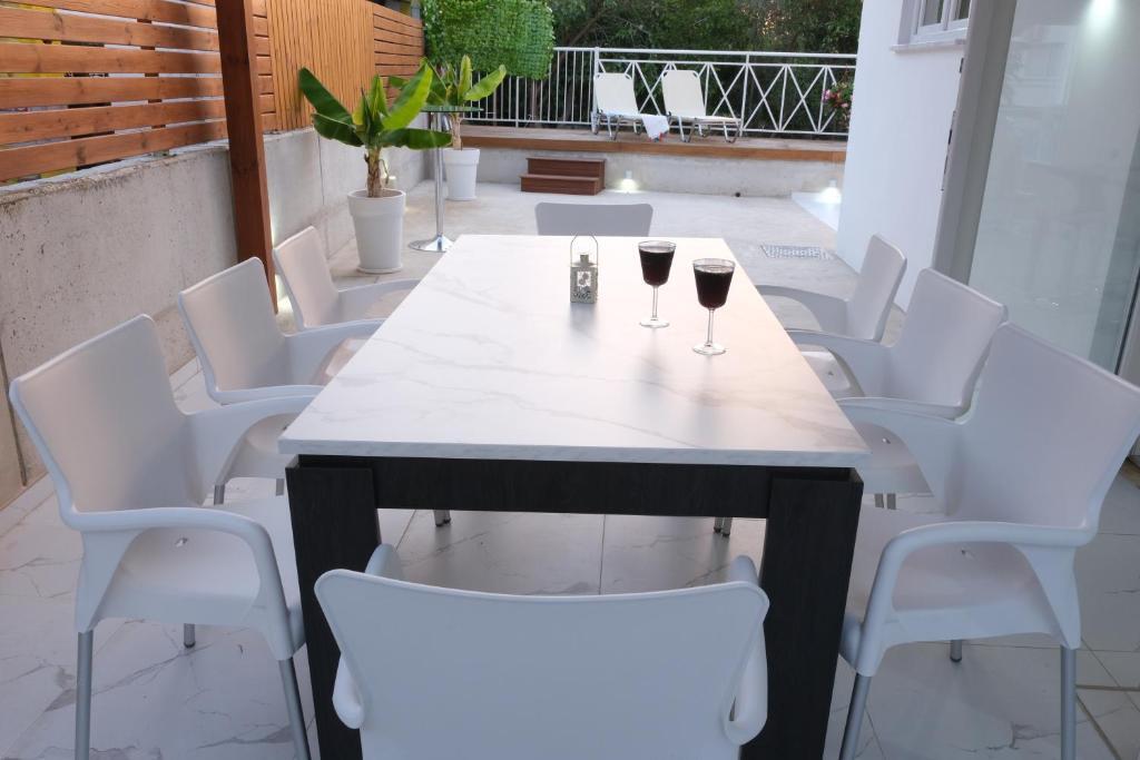 Пафос: Luxury Fani House Next to Harbor area with Jacuzzi