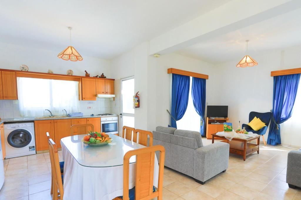 Полис Хрисохус: Lemon Grove Villa Dio