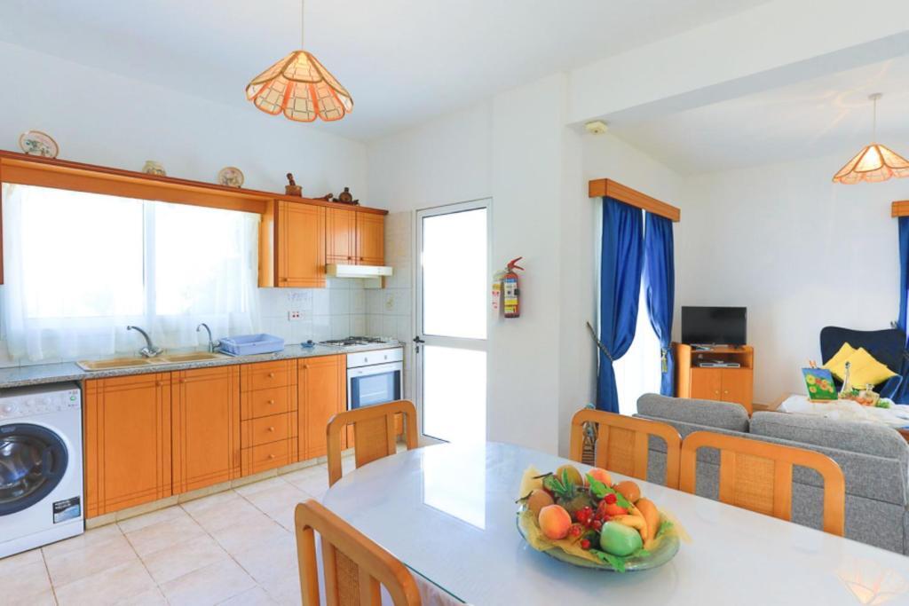 Полис Хрисохус: Lemon Grove Villa Dio