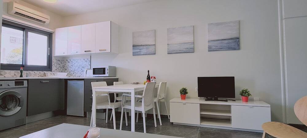 Айя-Напа: Nissi Twins Apartments by STAY BnB