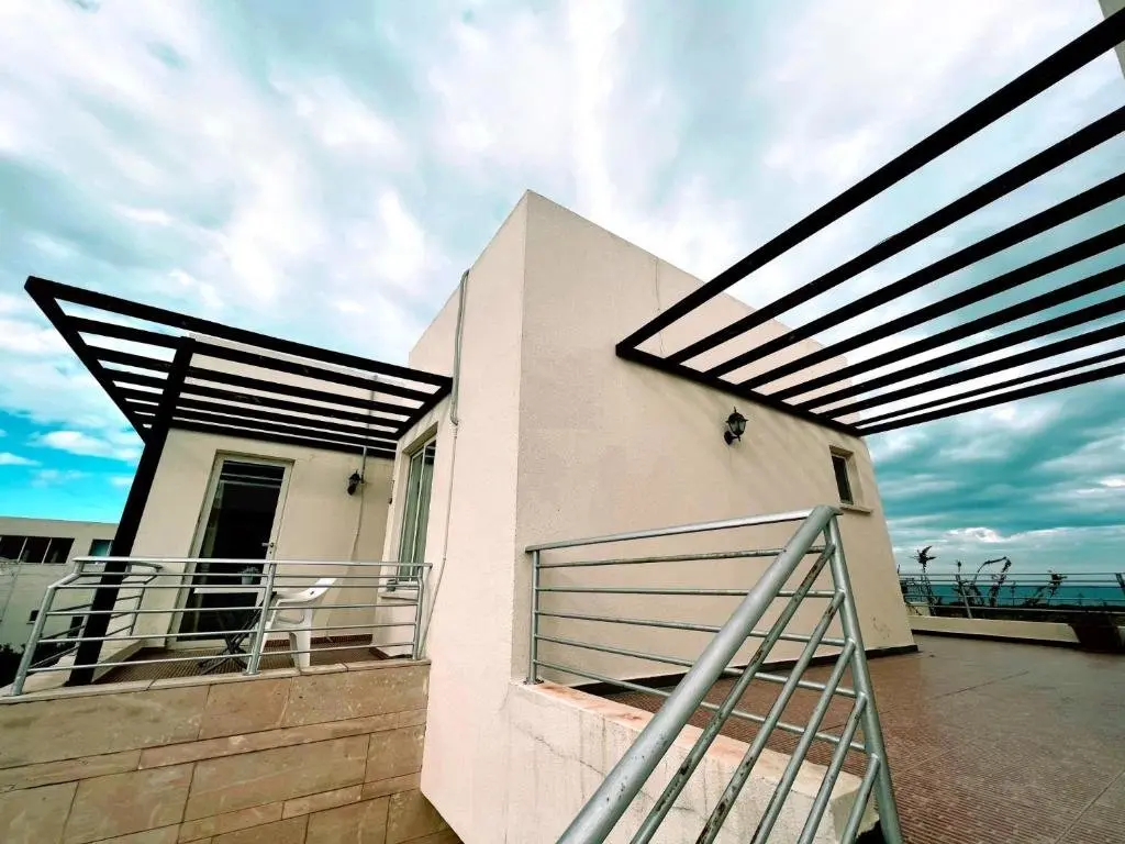 Теркедилмис: Flat With Roof Terrace and Sea View in Kyrenia