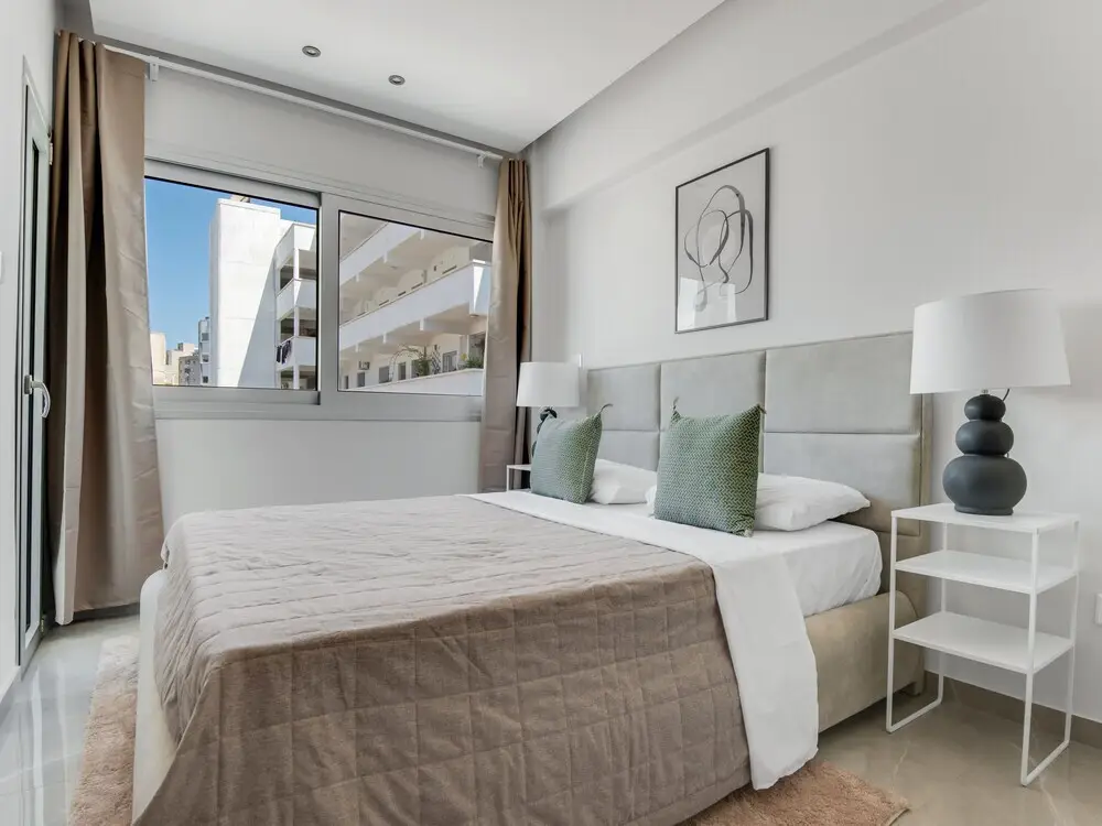 Sanders Crystal - Inviting  2-bdr Apt w Balcony — фото 1