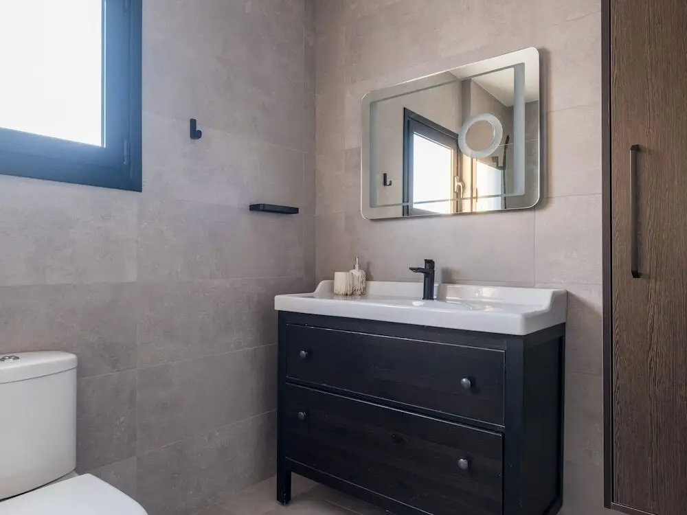 Sanders Coral Court Penthouse - Cute 3-bedroom Apartment With Balcony — фото 1