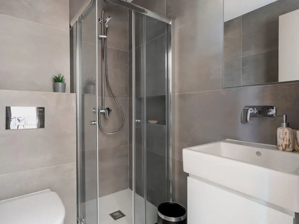 Агиос Тихонас: Sanders River Plaza Nice 3 Bedroom Apt w Terrace