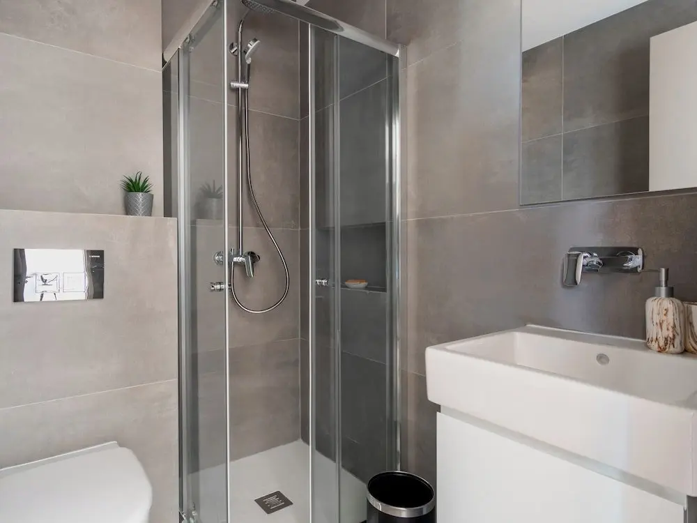 Агиос Тихонас: Sanders River Plaza Nice 3 Bedroom Apt w Terrace