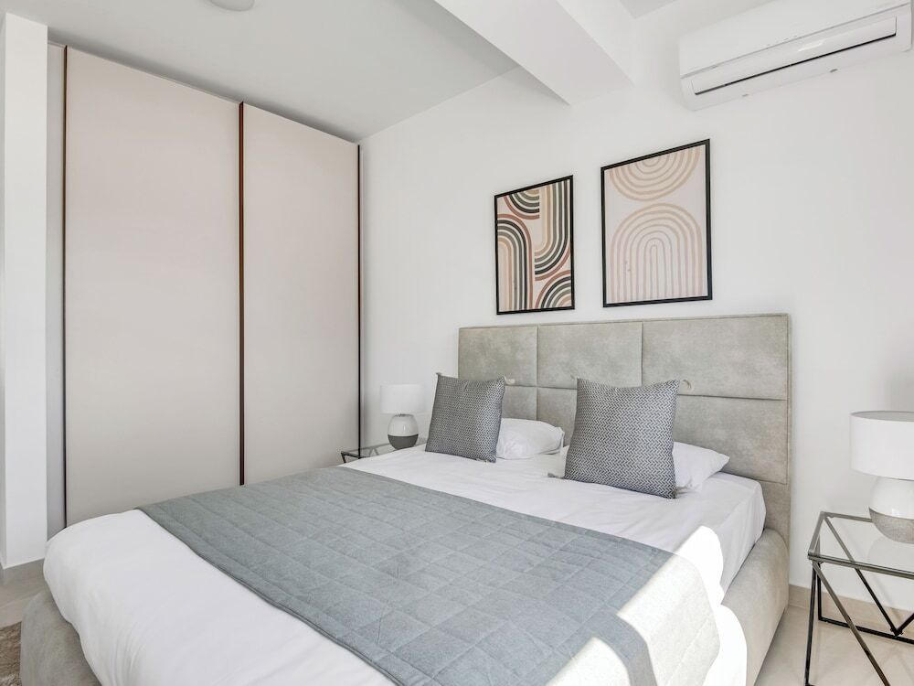 Агиос Тихонас: Sanders River Plaza Nice 3 Bedroom Apt w Terrace