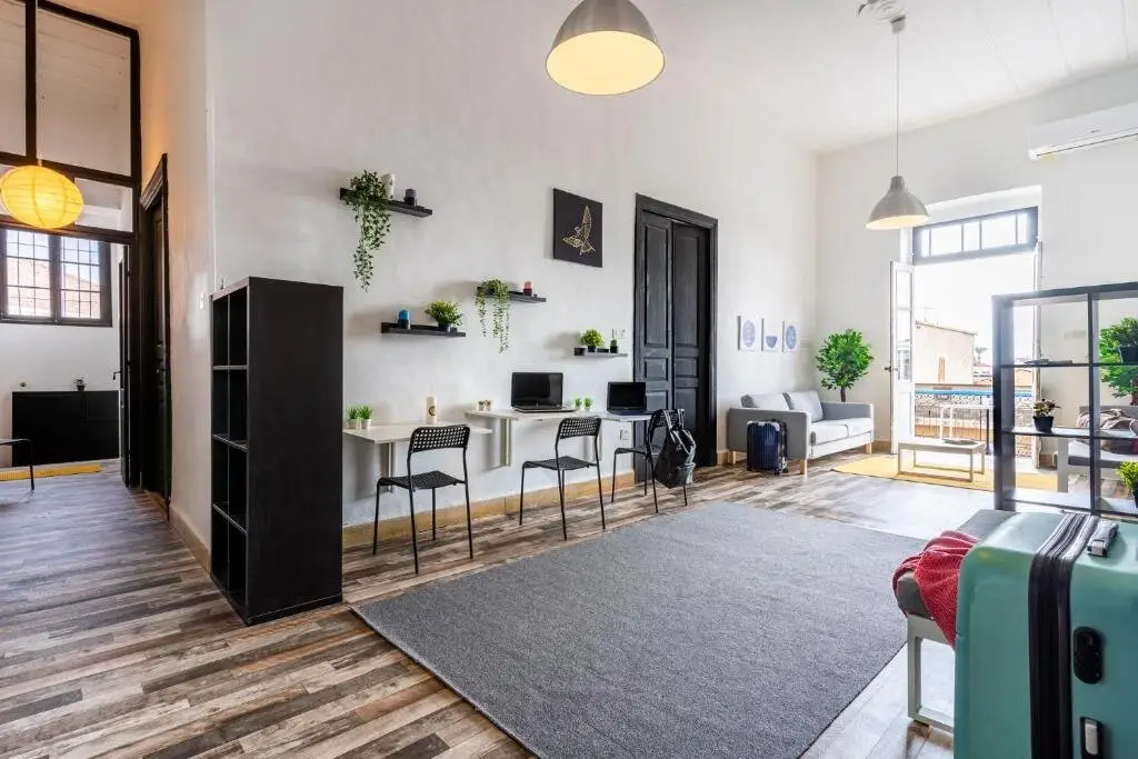 Лимассол: Bee Hostel