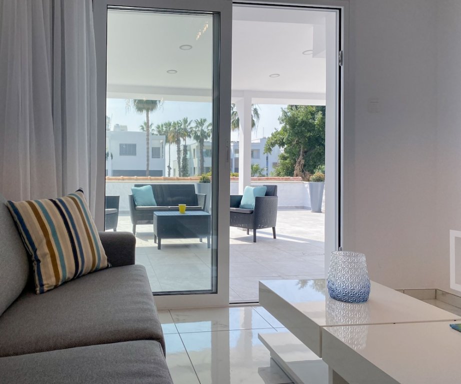 Пафос: Phaedrus Living Luxury Flat Semeli