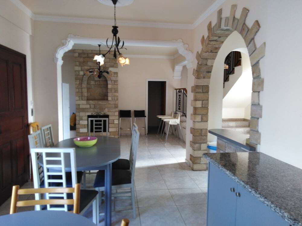 Huge ! Lovely! Private! Villa in The Heart Of Coral Bay! Car Not Essential ! — фото 1