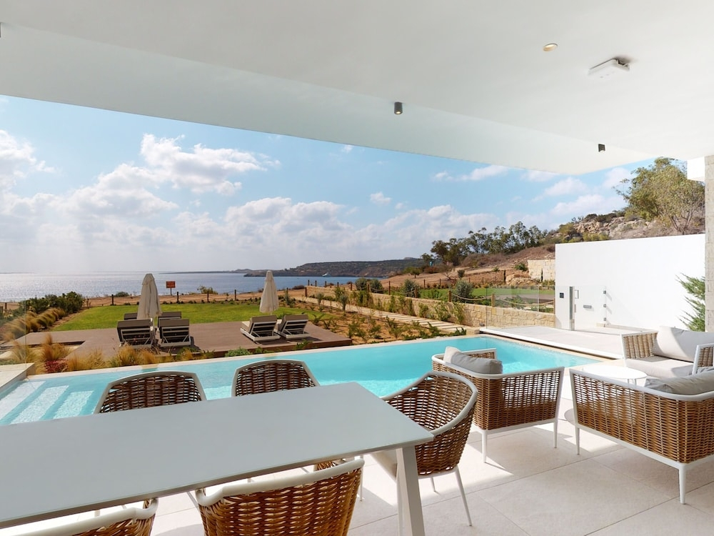 Протарас: Sanders Konnos Bay Nefeli - Fabulous 5-bedroom Villa On the Beach Front