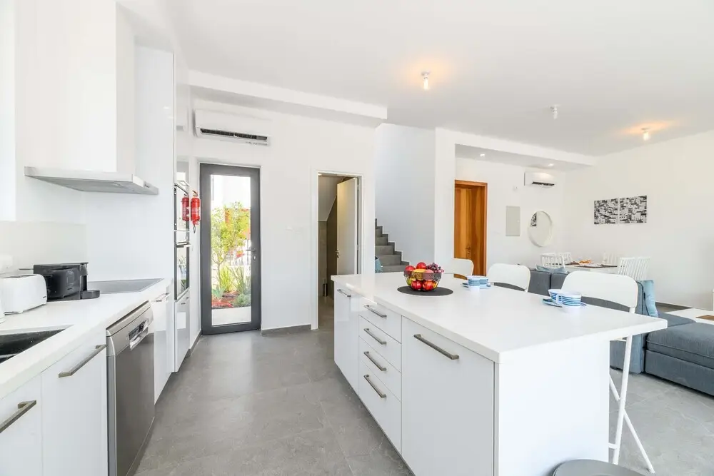 Протарас: By The Beach - Sunstone Seaview Villa