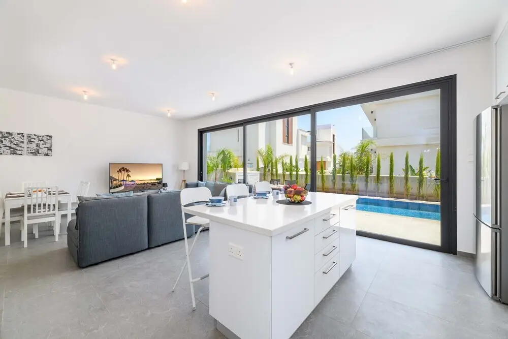 Протарас: By The Beach - Sunstone Seaview Villa