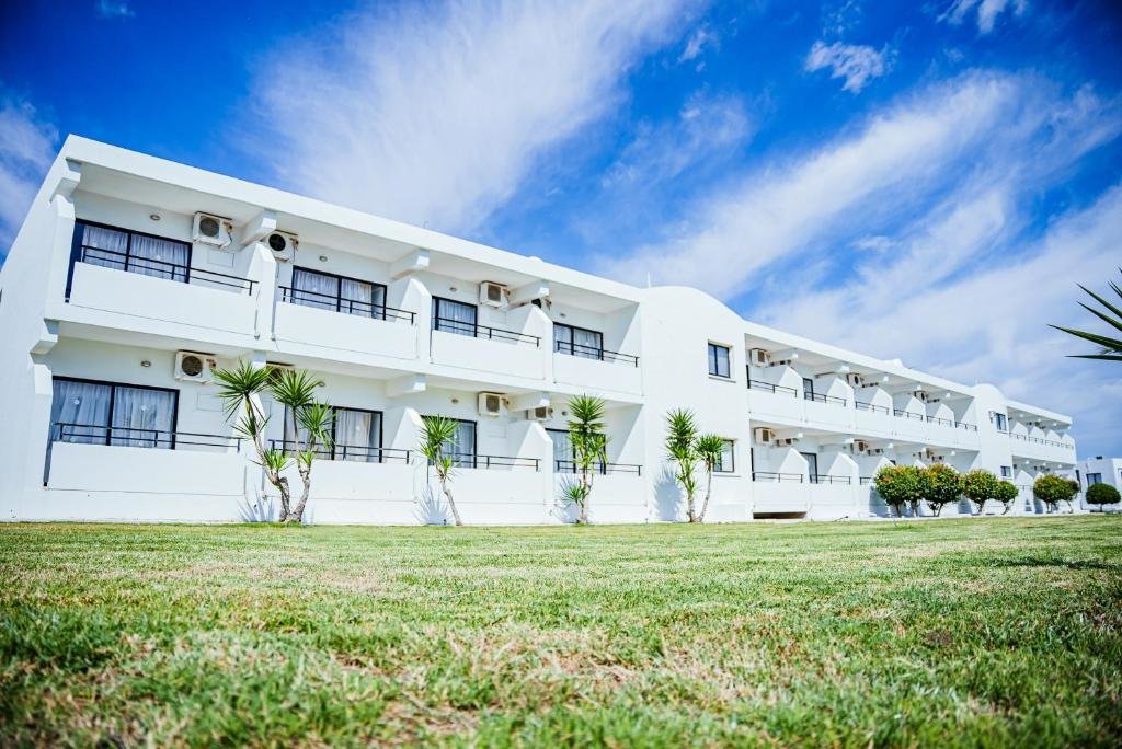 Konnos Bay Gardens — фото 1