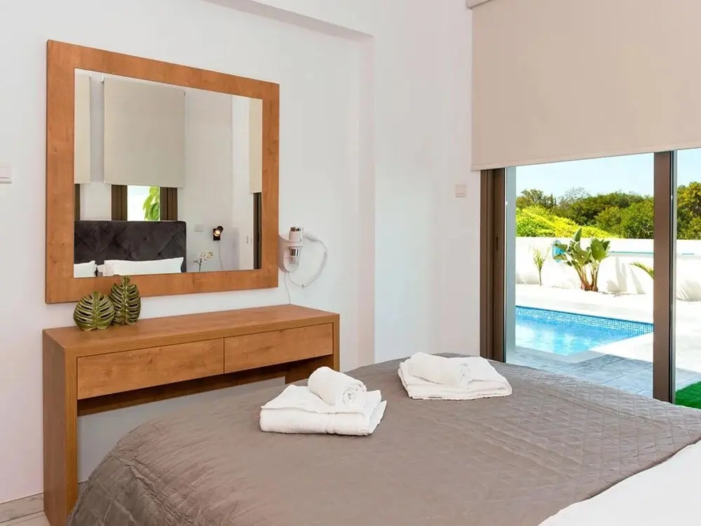 Протарас: Apollonia Paralimni in Paralimni
