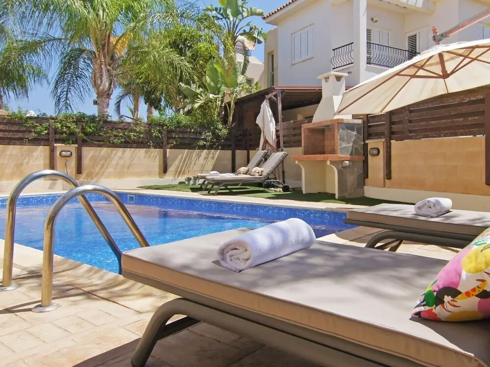 Протарас: Ella Paralimni in Paralimni