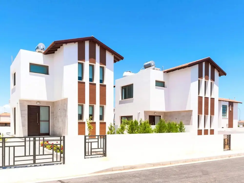 Протарас: Dina Paralimni in Paralimni