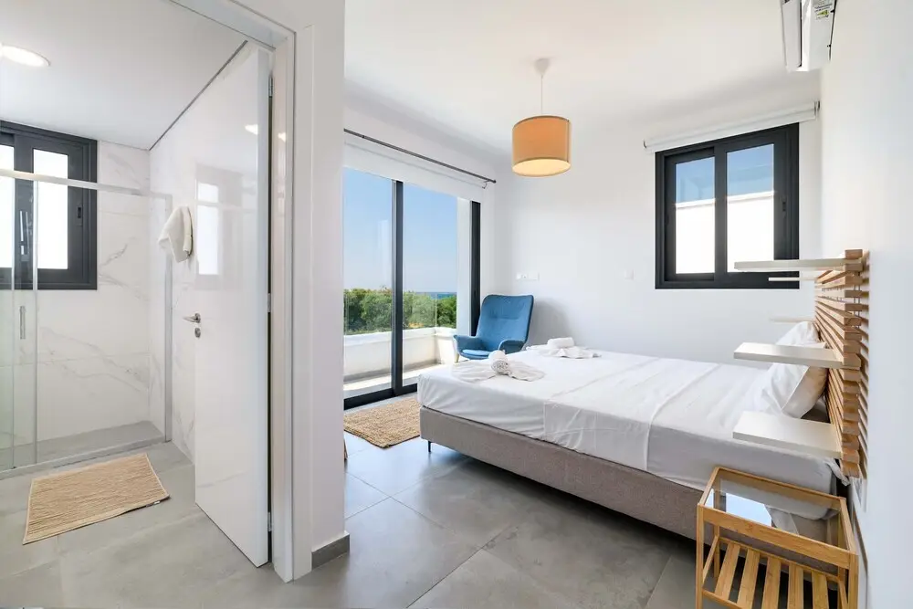 Протарас: By The Beach - Blue Topaz Villa