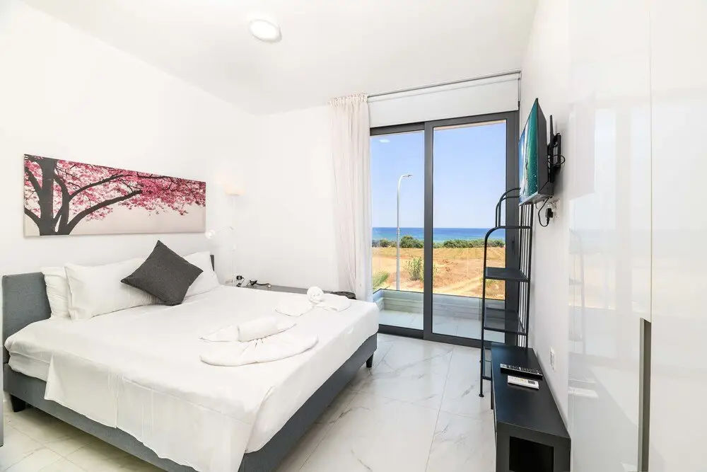 Протарас: By The Beach - Emerald Seaview Villa