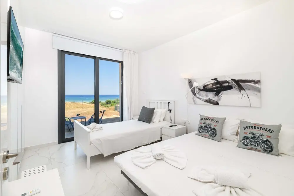 Протарас: By The Beach - Emerald Seaview Villa