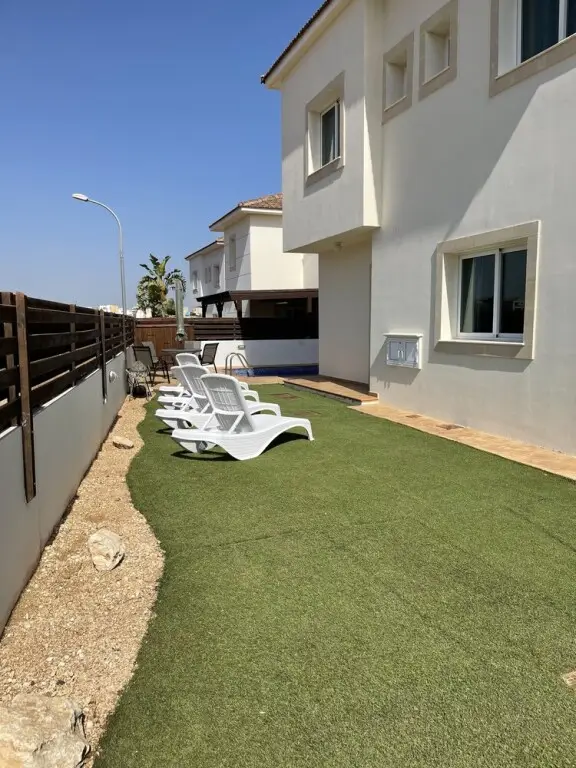 Beautiful Villa With Pool in Ayia Triada, Cyprus — фото 1