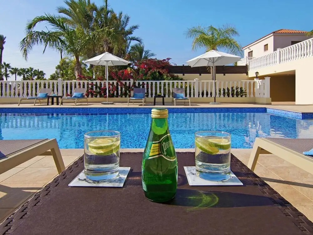 Паралимни: Cleopatra Paralimni in Paralimni