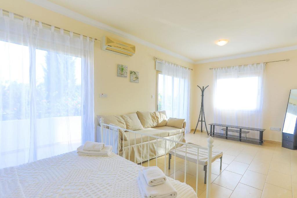Паралимни: Villa Sapfo in Protaras