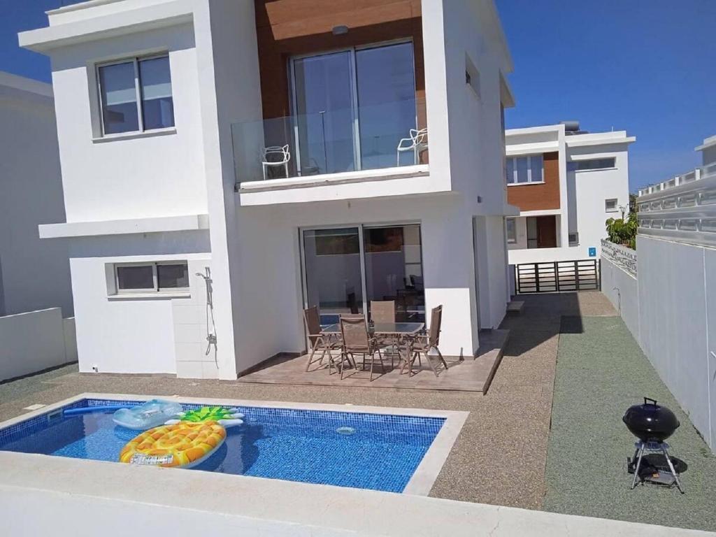 Beautiful Detached Modern Villa With Pool — фото 1