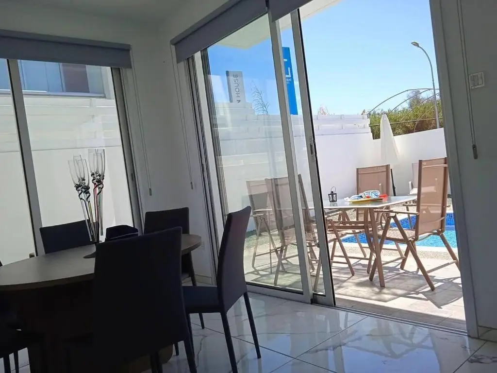 Паралимни: Beautiful Detached Modern Villa With Pool