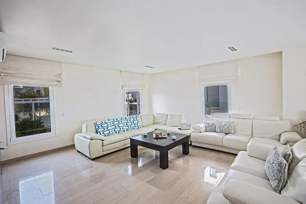 Протарас: Villa Fig Tree Bay FrontlineLuxury 4BDR Sea-front Protaras Villa with Pool and Amazing views