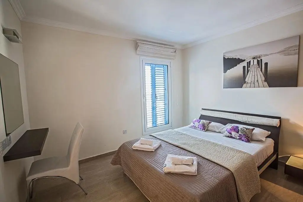 Протарас: Villa Fig Tree Bay FrontlineLuxury 4BDR Sea-front Protaras Villa with Pool and Amazing views
