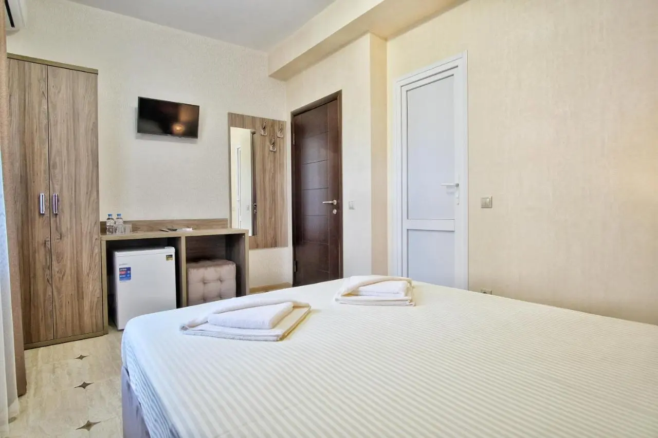 Лазаревское: Hotel Grand Family
