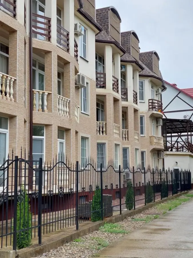 Лазаревское: Hotel Grand Family