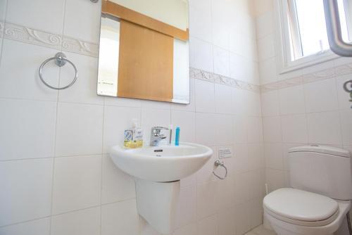 Протарас: Beautiful 5 Star Holiday Villa in a Prime Location in Protaras, Book Early To Secure Your Dates, Protaras Villa 1257