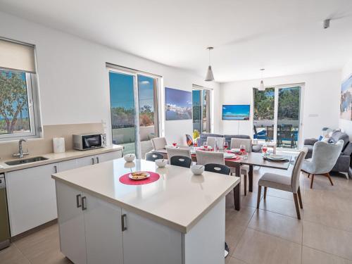 Протарас: Beautiful 5 Star Holiday Villa in a Prime Location in Protaras, Book Early To Secure Your Dates, Protaras Villa 1250