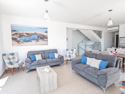 Протарас: Beautiful 5 Star Holiday Villa in a Prime Location in Protaras, Book Early To Secure Your Dates, Protaras Villa 1250