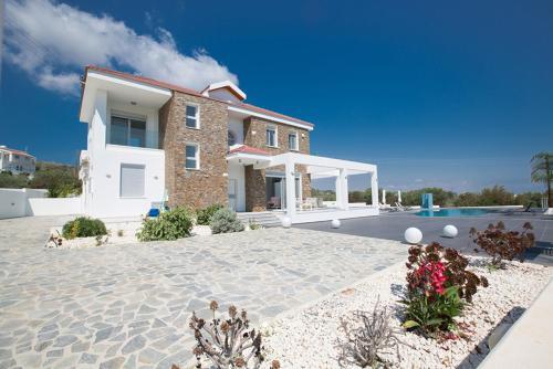 Beautiful 5 Star Holiday Villa in a Prime Location in Protaras, Book Early To Secure Your Dates, Protaras Villa 1230 — фото 1