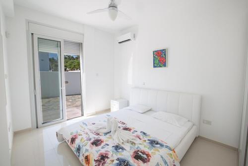 Протарас: Beautiful 5 Star Holiday Villa in a Prime Location in Protaras, Book Early To Secure Your Dates, Protaras Villa 1230