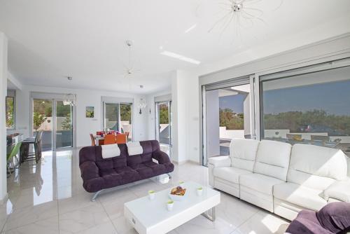 Протарас: Beautiful 5 Star Holiday Villa in a Prime Location in Protaras, Book Early To Secure Your Dates, Protaras Villa 1230