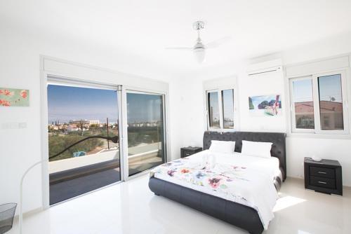 Протарас: Beautiful 5 Star Holiday Villa in a Prime Location in Protaras, Book Early To Secure Your Dates, Protaras Villa 1230