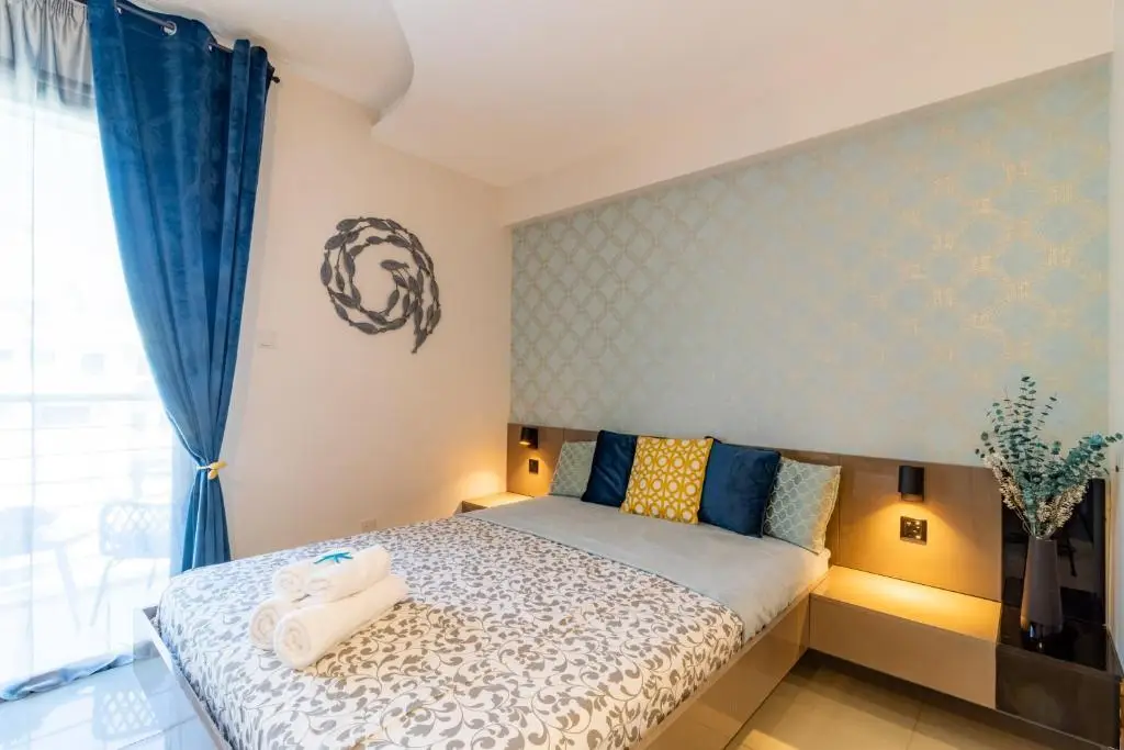 Пафос: Light House - Seafront Cosy Studio with Library
